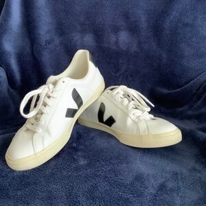 Woman’s Veja Leather Sneakers